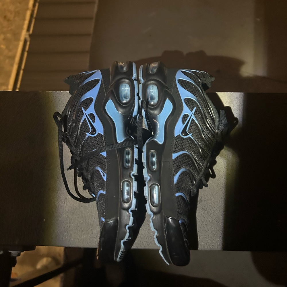 Air max plus ‘black university blue